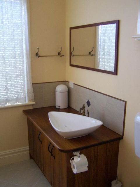 RJs Bed & Breakfast - VIC Tourism 3