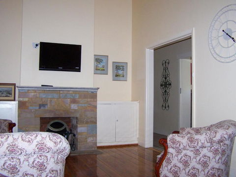 RJs Bed & Breakfast - VIC Tourism 6