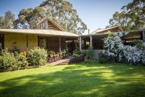 The Burrow At Wombat Bend - VIC Tourism 1