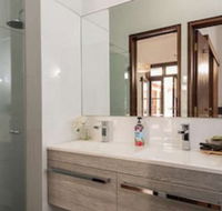 Fairway Manor Accommodation - VIC Tourism
