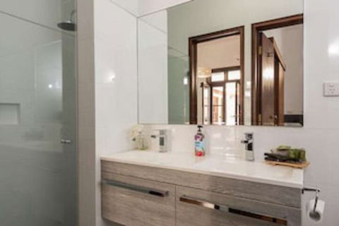 Fairway Manor Accommodation - VIC Tourism 0