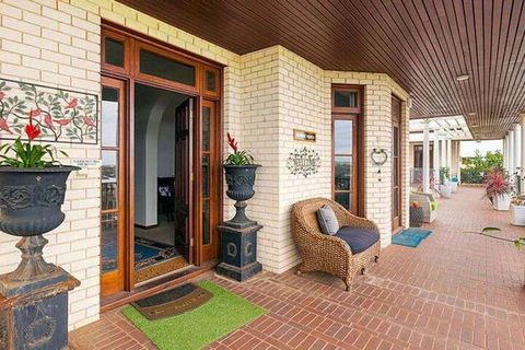 Fairway Manor Accommodation - VIC Tourism 1