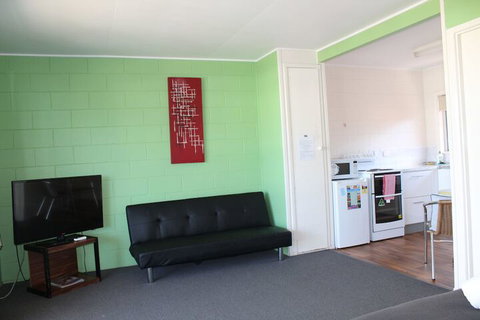 Colonial Court Beachfront Motel And Holiday Stay - VIC Tourism 3