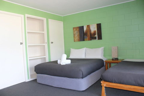 Colonial Court Beachfront Motel And Holiday Stay - VIC Tourism 4