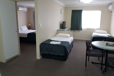 Earls Court Motor Inn - VIC Tourism 6