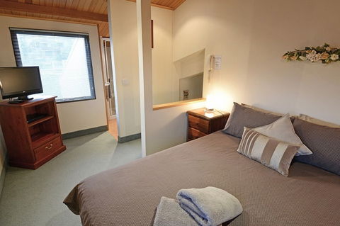 Falls Creek Country Club - VIC Tourism 4