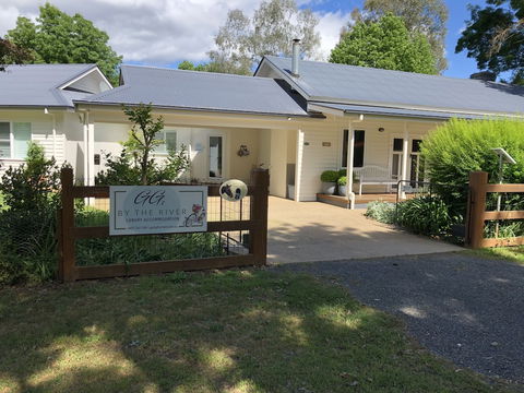 G.g's By The River - VIC Tourism 0