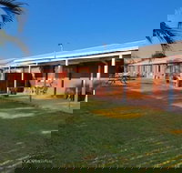 Morayfield Tavern  Motel - VIC Tourism