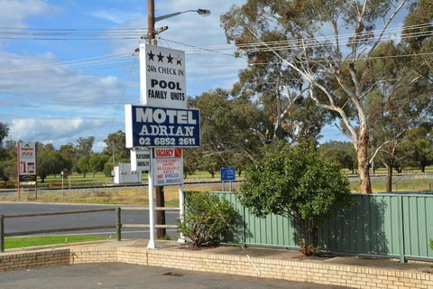 Adrian Motel - VIC Tourism 3