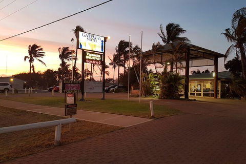 Carnarvon Gateway Motel - VIC Tourism 2