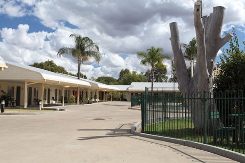 The Jolly Swagman Motor Inn - VIC Tourism 1