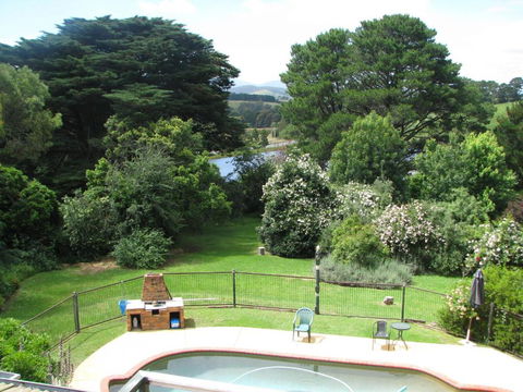 Leafield Cottages - VIC Tourism 1