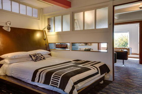 Last Villa - VIC Tourism 0