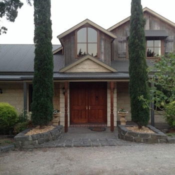 The George At Yering - VIC Tourism 0