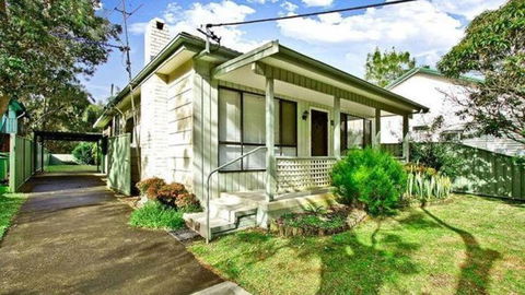 Ocean Beach Cottage - VIC Tourism 6