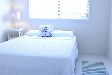 Ocean Beach Cottage - VIC Tourism 3