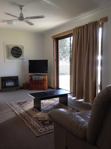 7 Melbourne Street - VIC Tourism 1