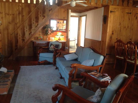 A Country Barn Retreat - VIC Tourism 4