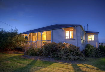 Apple Blossom Cottage - VIC Tourism 1