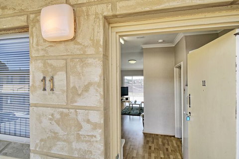 Acacia Holiday Or Business Stay Accommodation - VIC Tourism 1