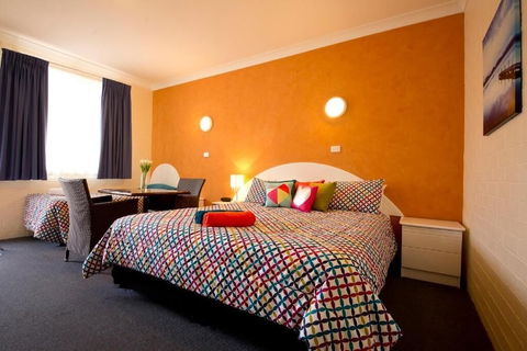 Tuncurry Beach Motel - VIC Tourism 0