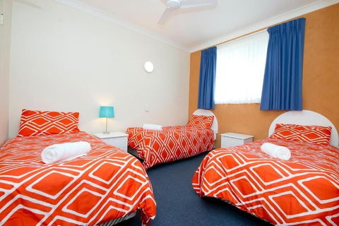 Tuncurry Beach Motel - VIC Tourism 6
