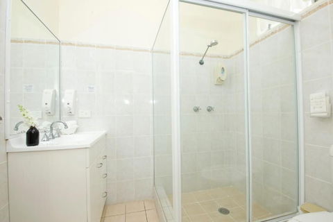 Tuncurry Beach Motel - VIC Tourism 3