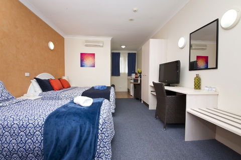 Tuncurry Beach Motel - VIC Tourism 1