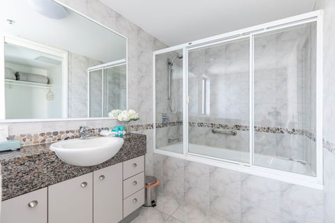 The Waterford Prestige Apartments - VIC Tourism 3