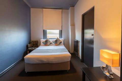 Hotel Canobolas - VIC Tourism 3