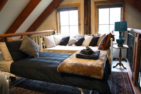 La Boheme Villa - VIC Tourism 1