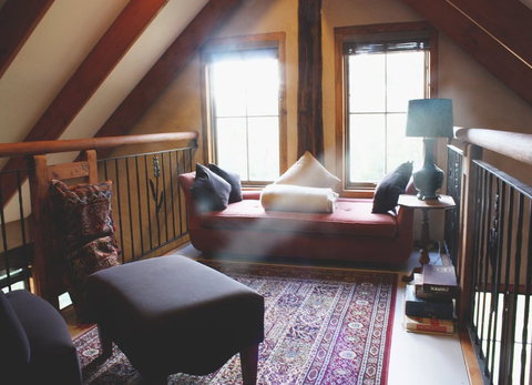 La Boheme Villa - VIC Tourism 0