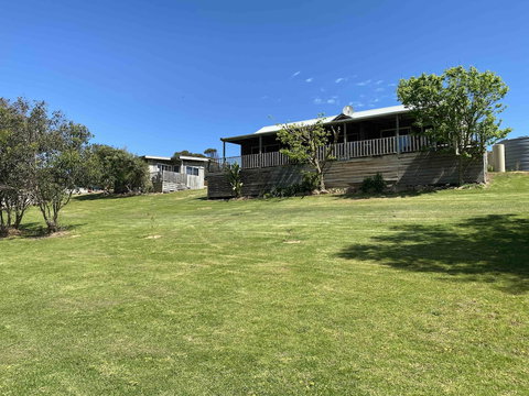 Clifton Beach Lodge - VIC Tourism 2