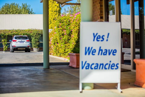Country Roads Motor Inn Naracoorte - VIC Tourism 2