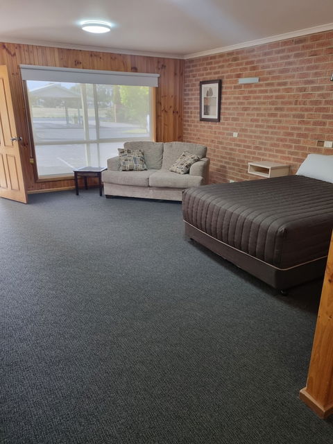 Country Roads Motor Inn Naracoorte - VIC Tourism 6