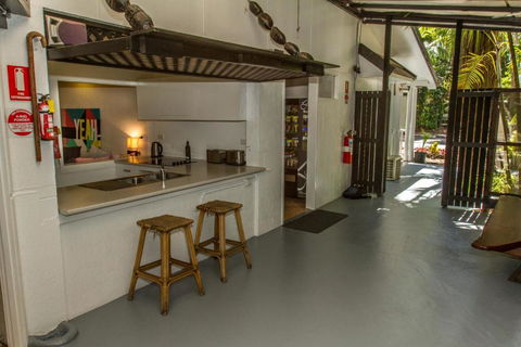 Cairns Beaches Flashpackers - VIC Tourism 1