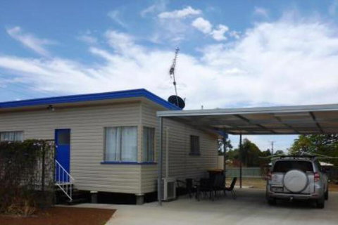 Holiday House Clermont - VIC Tourism 0