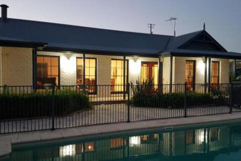 Kia Ora Lookout Retreat - VIC Tourism 4