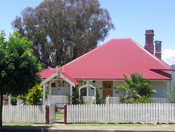 Tenterfield Cottage Holiday House - VIC Tourism 1