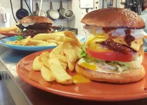 Morgans Bar And Grill - VIC Tourism 0