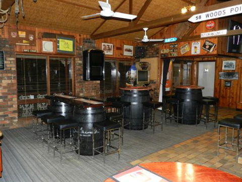 Courthouse Hotel - VIC Tourism 0