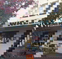 Lake Wallace Hotel - VIC Tourism