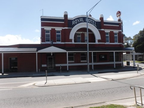 Royal Hotel - VIC Tourism 0