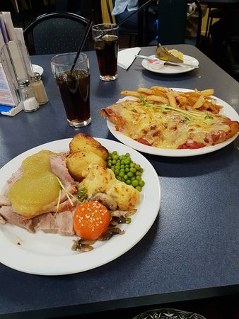 The Red Cliffs Club - VIC Tourism 0