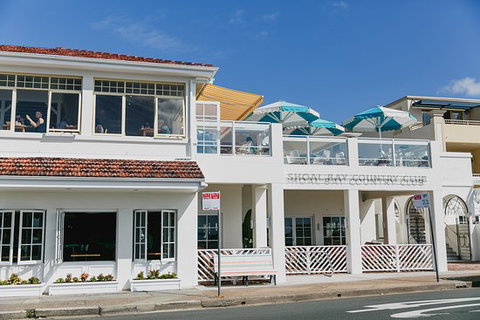 Shoal Bay Country Club - VIC Tourism 0
