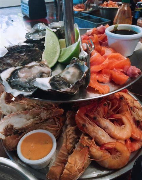 Barnacle Bill's Seafood Inn - VIC Tourism 3