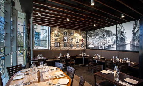 Luxe Bondi Bar - VIC Tourism 0