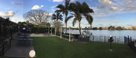 Riverview Hotel - VIC Tourism 0