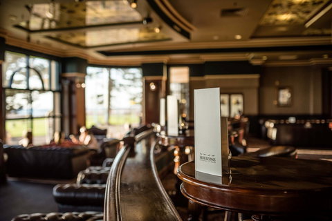 Horizons Cocktail Lounge - VIC Tourism 0