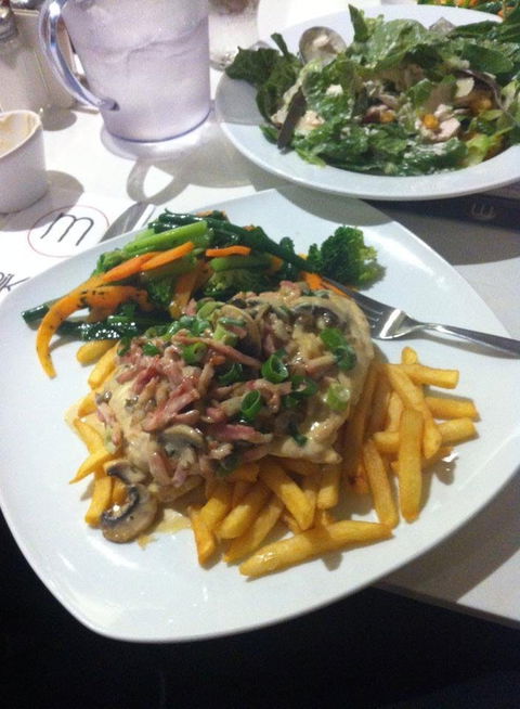 Mike's Grill The Royal Hotel - VIC Tourism 0